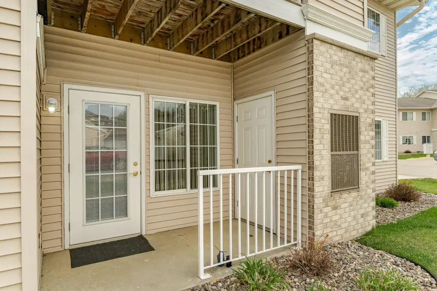 875 37th Avenue Nw #B, Rochester, MN 55901 - #3