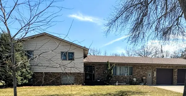325 S Ash Street, Crookston, MN 56716