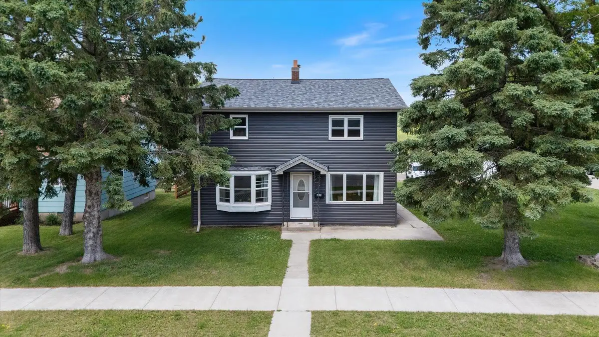602 8th Street Nw, Chisholm, MN 55719 - #1