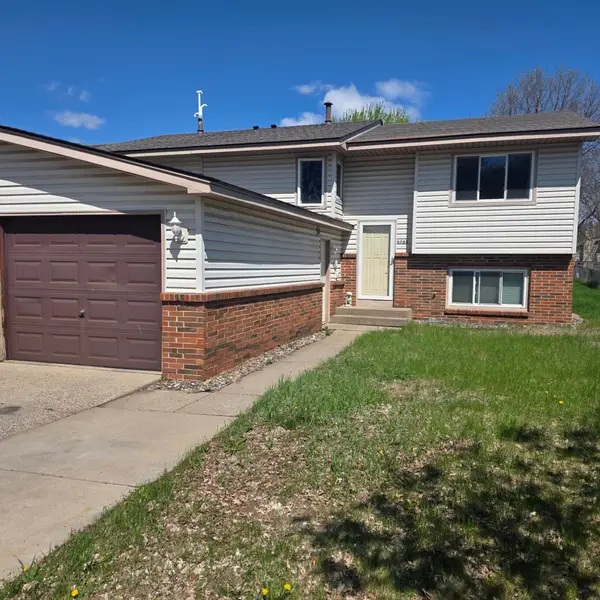 5702 84 1/2 Avenue N, Brooklyn Park, MN 55443