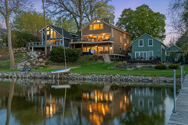 178 Peninsula Road, Medicine Lake, MN 55441