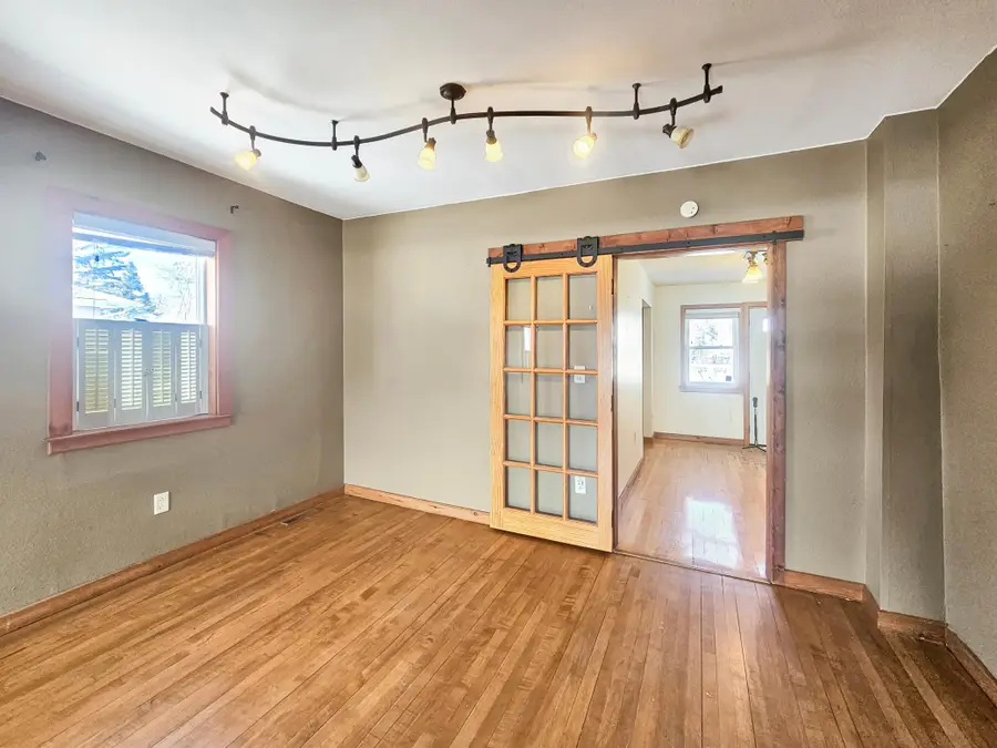 221 W Park Avenue, Warren, MN 56762 - #2