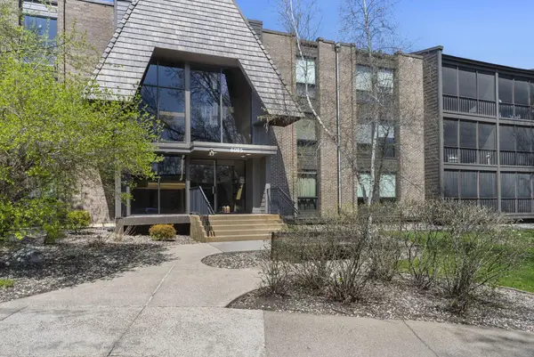 6085 Lincoln Drive #317, Minneapolis, MN 55436