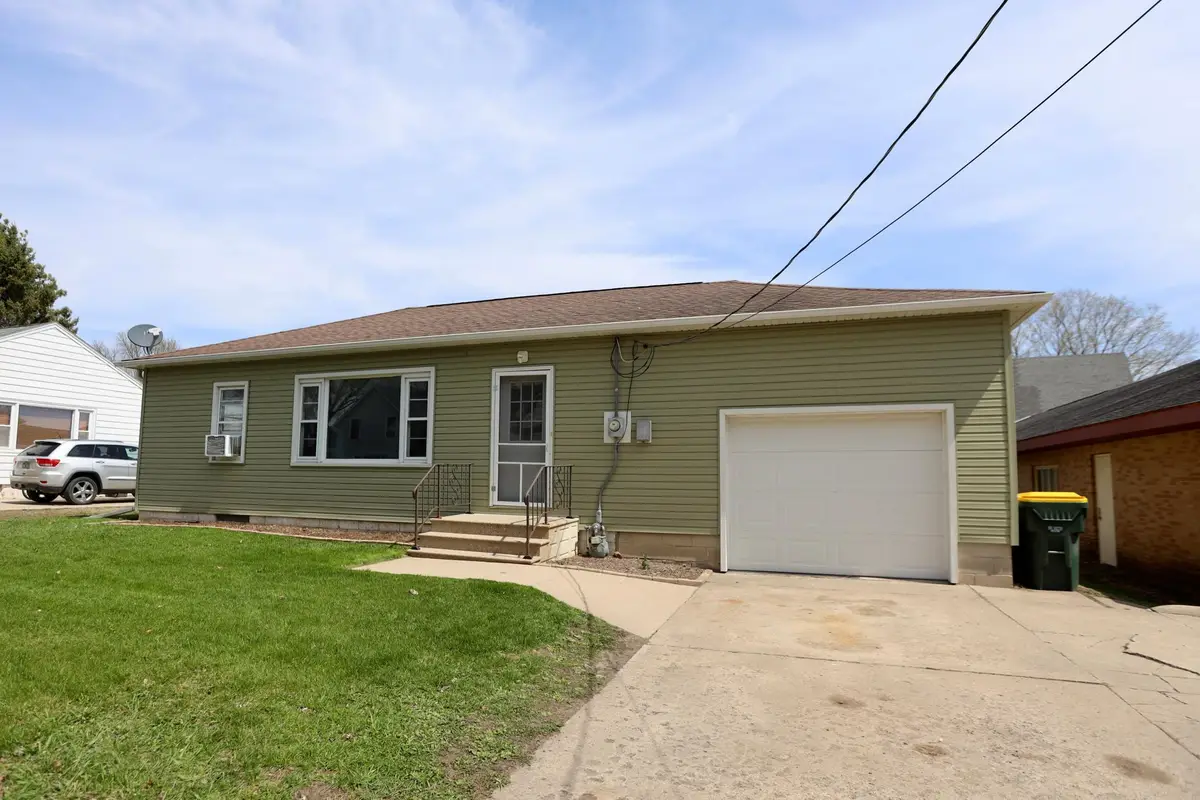 220 Adams Avenue Se, Madelia, MN 56062 - #1