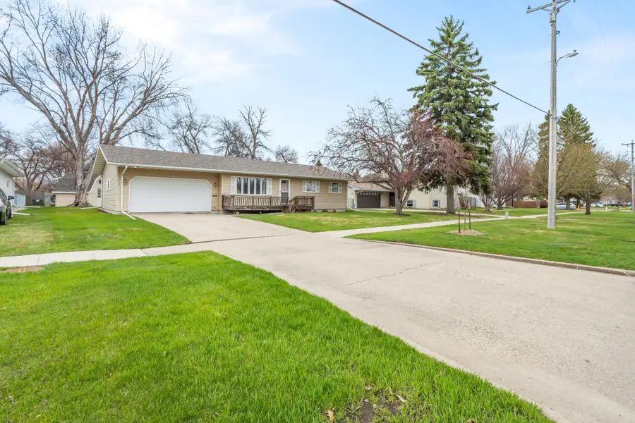 2813 Elm Street N, Fargo, ND 58102 - #2