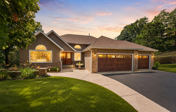 2330 Overlook Circle E, Saint Paul, MN 55119