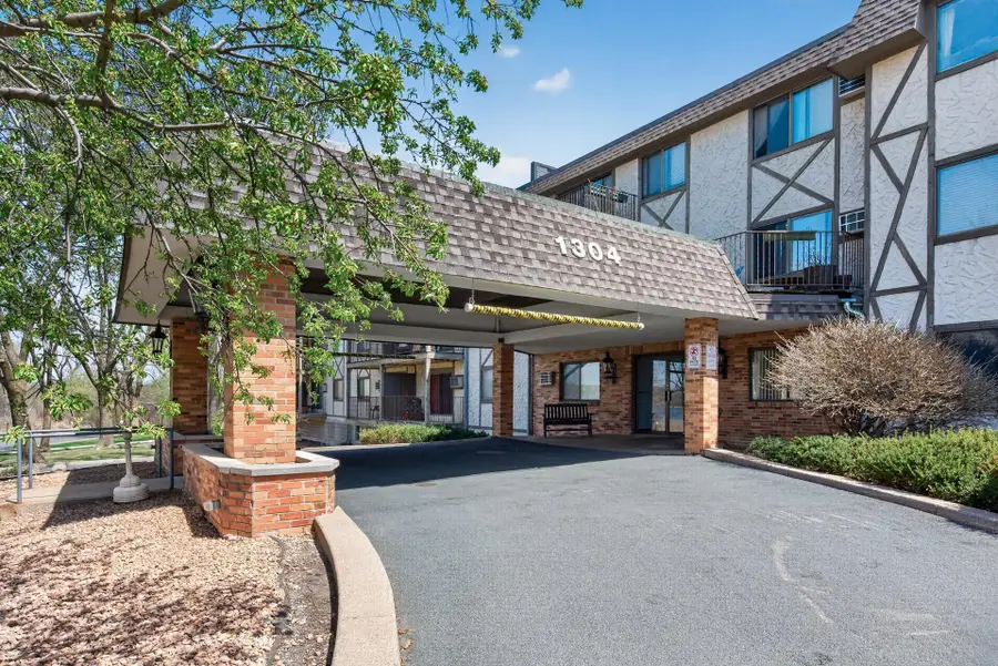 1304 W Medicine Lake Drive #119, Minneapolis, MN 55441 - #2