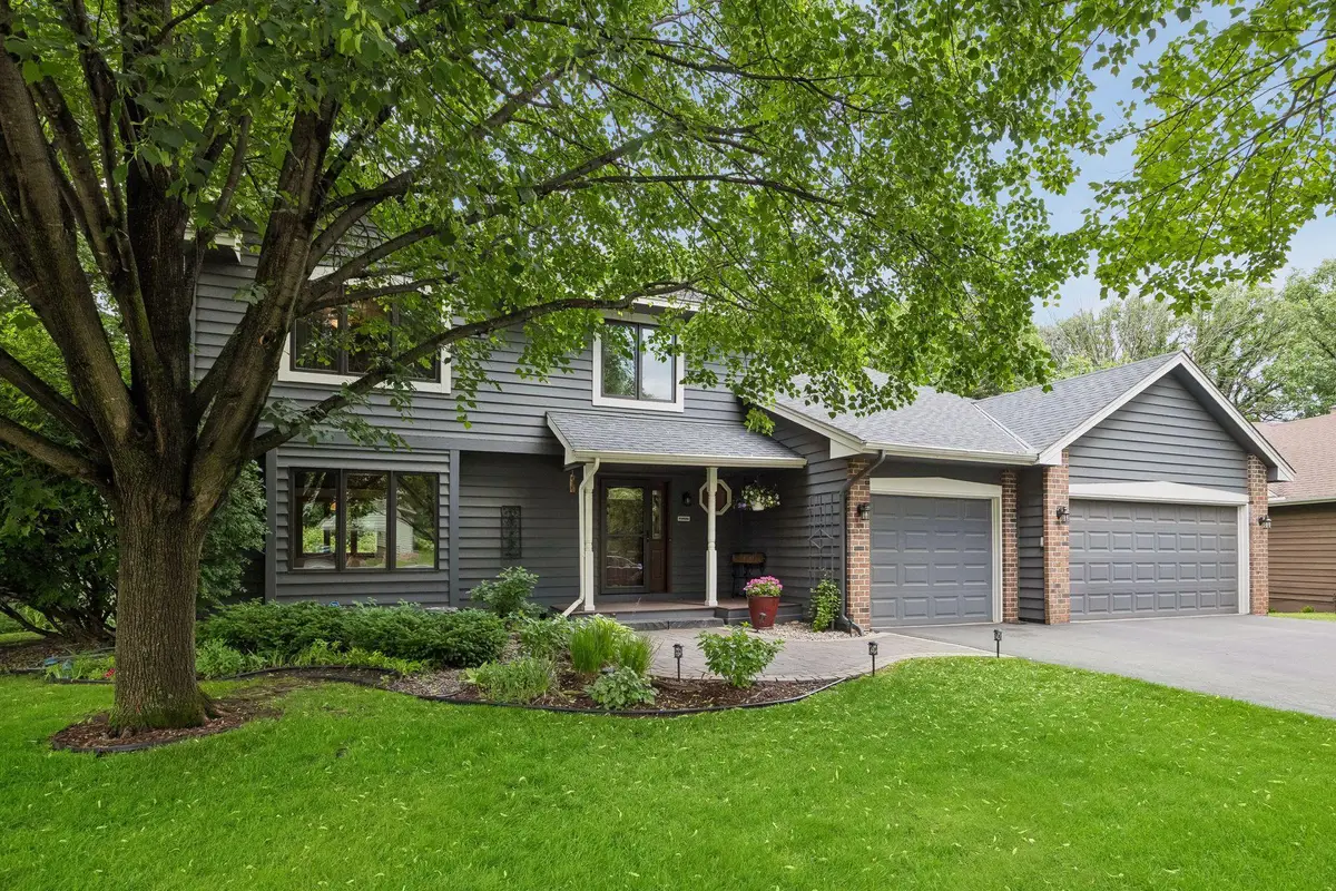 8290 W Lake Court, Chanhassen, MN 55317 - #1