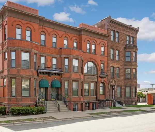 162 College Avenue W #2, Saint Paul, MN 55102