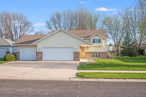 18 La Mar Court, North Mankato, MN 56003