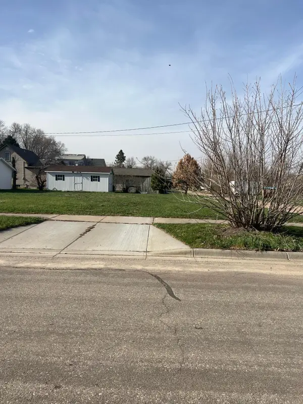 310 E 4th Street, Madison, MN 56256
