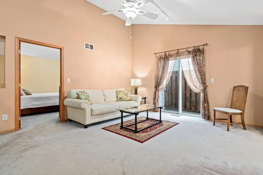 215 9th Avenue N, South Saint Paul, MN 55075 - #3