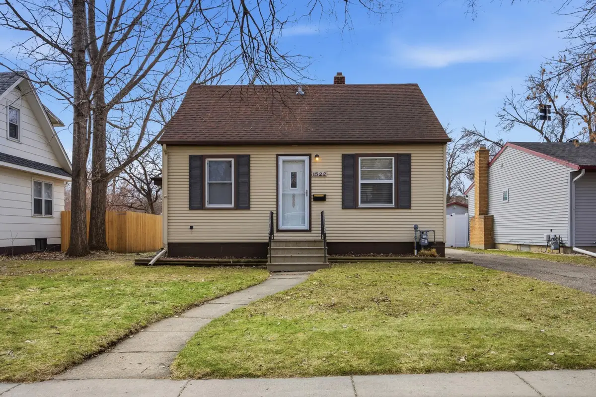1522 10th Avenue S, Fargo, ND 58103 - #1