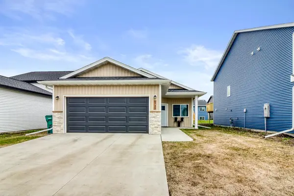 6745 67th Avenue S, Horace, ND 58047