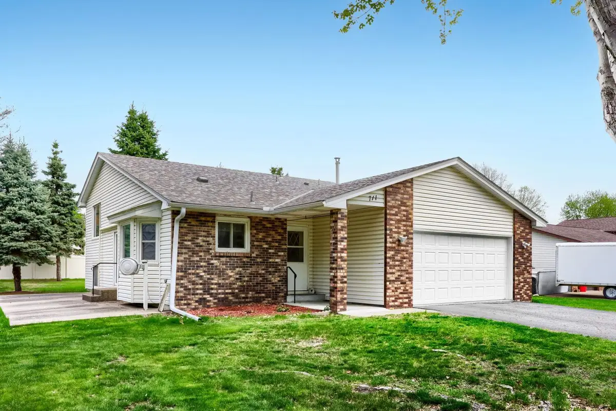 711 Cope Avenue W, Saint Paul, MN 55113 - #1