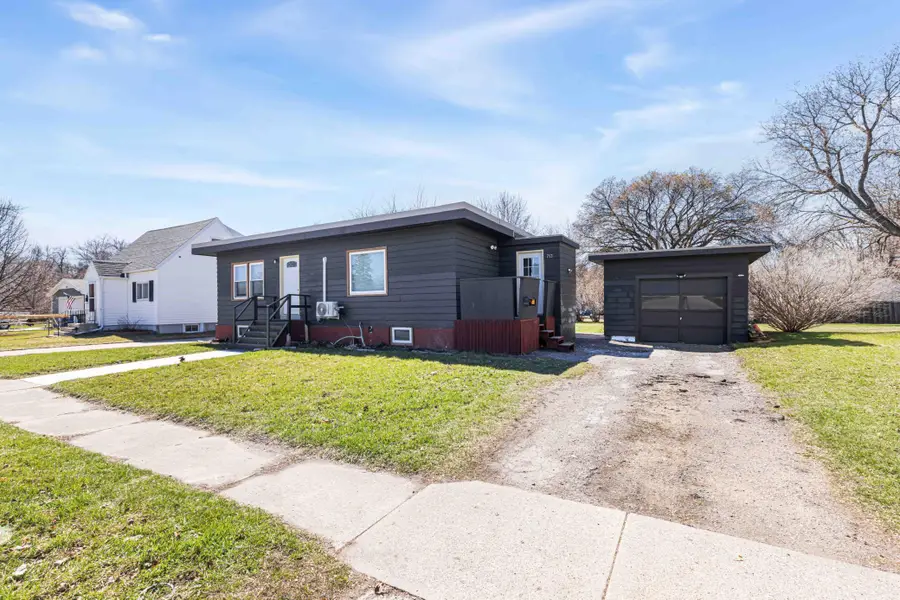 713 13th Street N, Moorhead, MN 56560 - #2