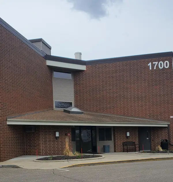 1700 Four Oaks Road #321, Saint Paul, MN 55121