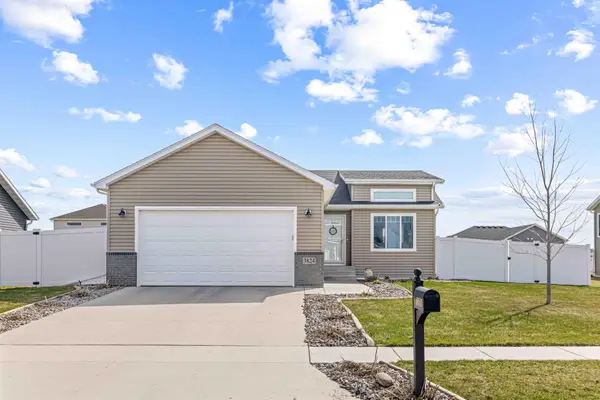 3824 16th Street S, Moorhead, MN 56560