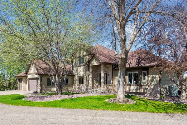 3861 Lone Cedar Lane, Chanhassen, MN 55318