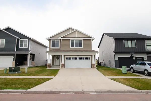 6877 17th Street S, Fargo, ND 58104