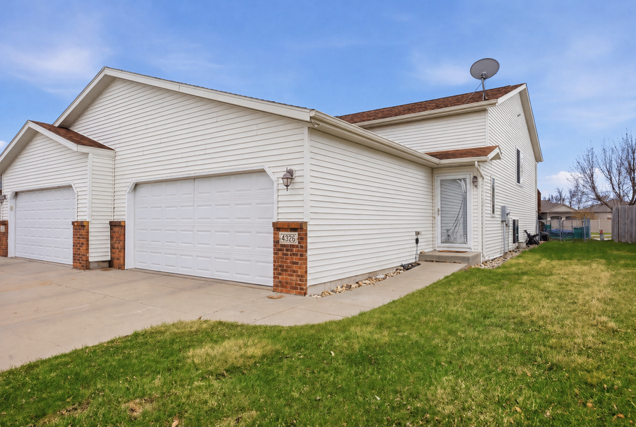 4326 39 1/2 Avenue S, Fargo, ND 58104 - #2