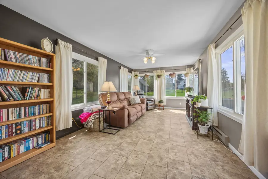 610 3rd Avenue Sw, Hutchinson, MN 55350 - #3