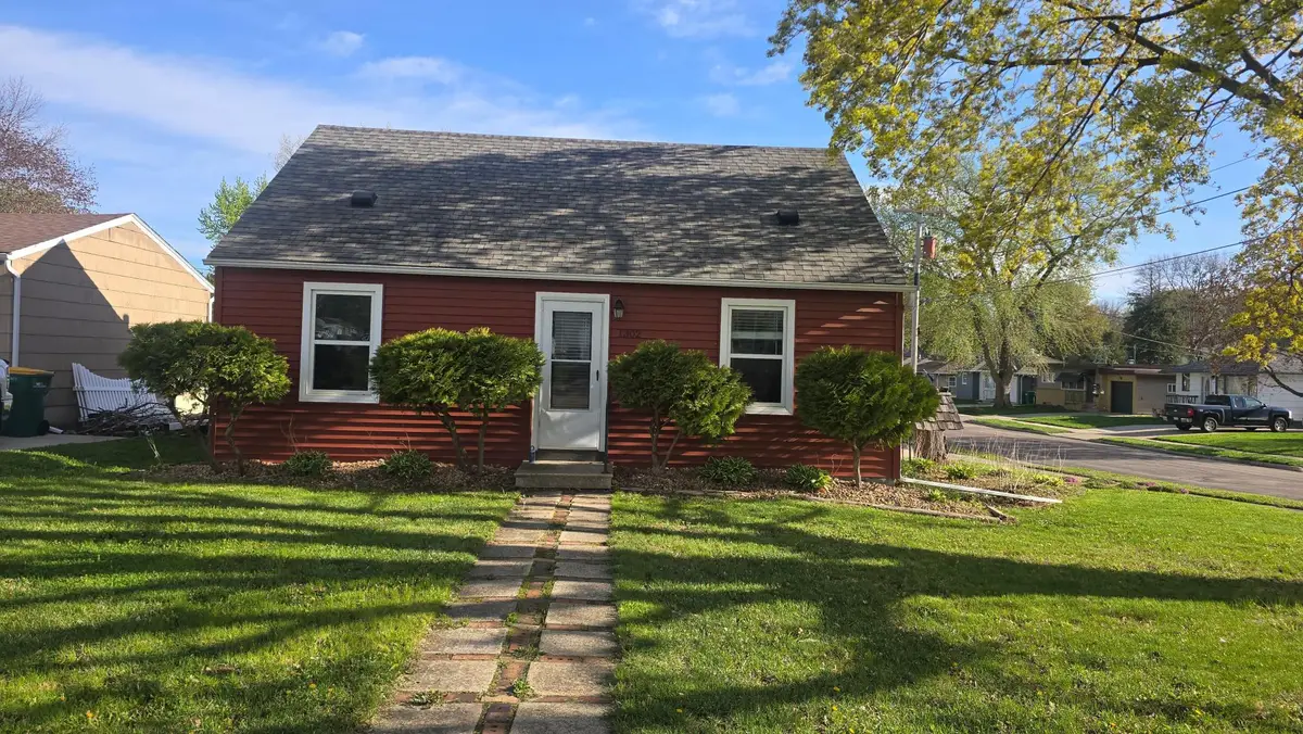 1302 W Clark Street, Albert Lea, MN 56007 - #1