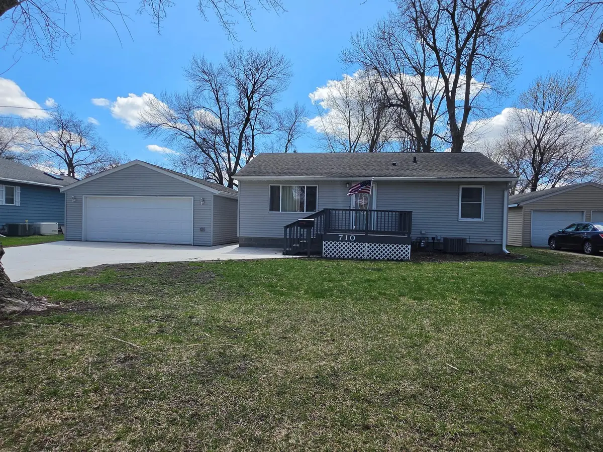 710 6th Street Sw, Wells, MN 56097 - #1
