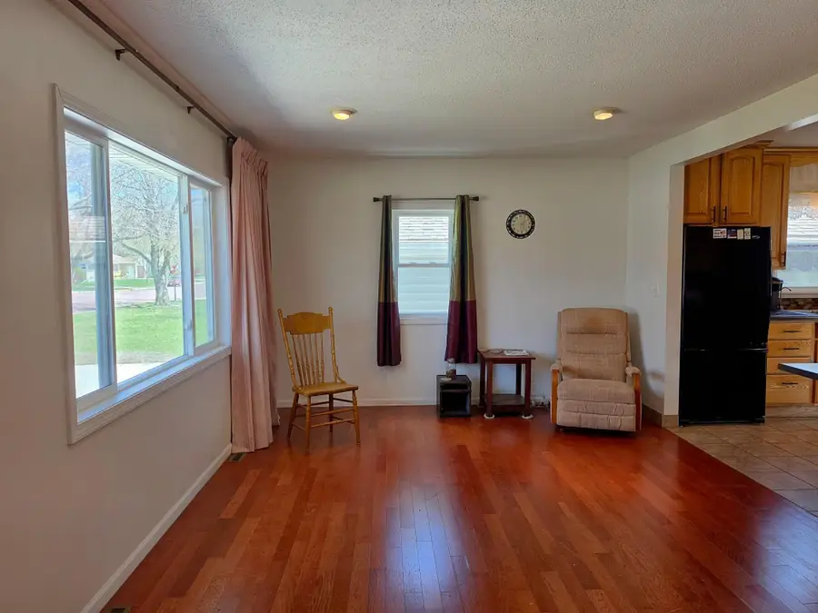 710 6th Street Sw, Wells, MN 56097 - #2