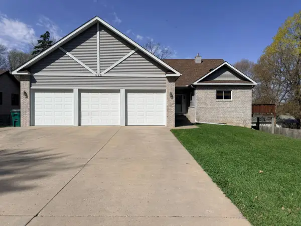 676 12th Avenue Nw, Saint Paul, MN 55112