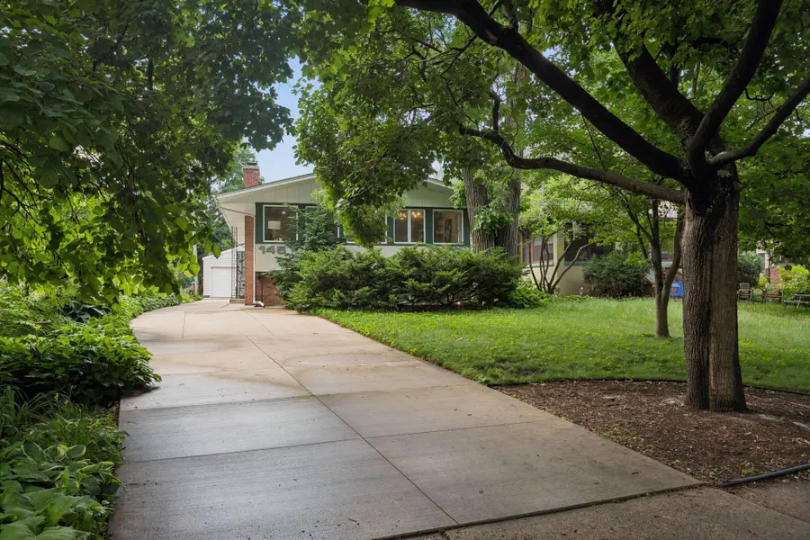 145 Rustic Lodge W, Minneapolis, MN 55419 - #2