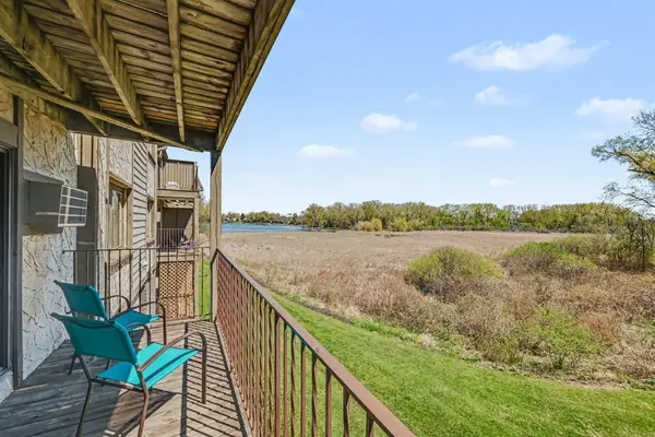 1304 W Medicine Lake Drive #221, Minneapolis, MN 55441