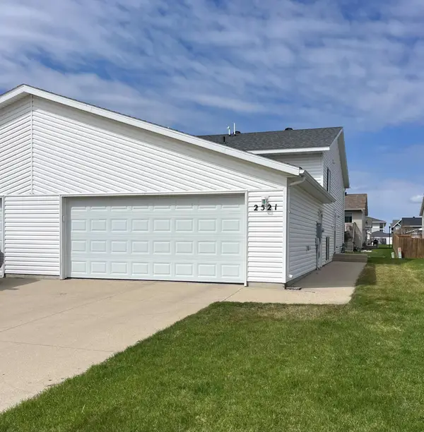 2521 Amber Valley Court S, Fargo, ND 58104