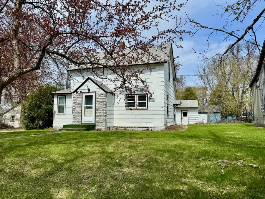 915 6th Avenue E, Alexandria, MN 56308 - #2