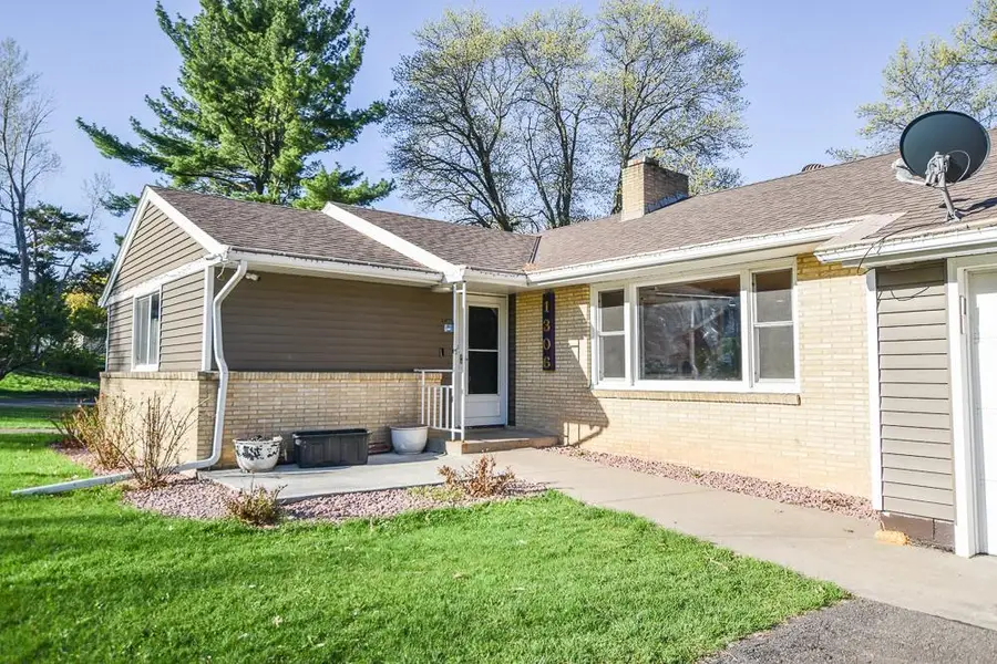 1306 Hillcrest Drive Ne, Fridley, MN 55432 - #3