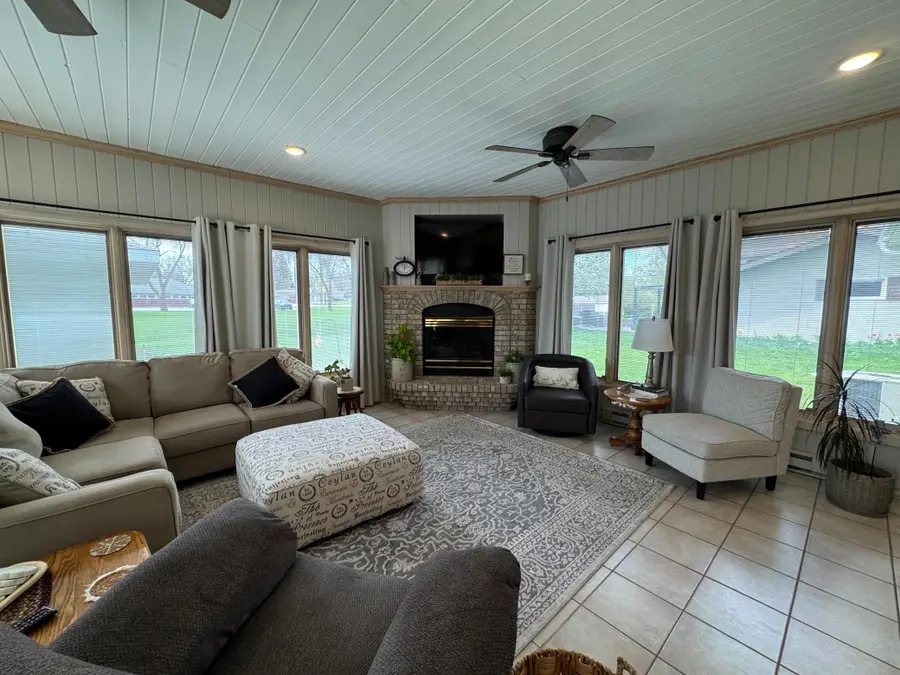 906 Willow Avenue, Marshall, MN 56258 - #2