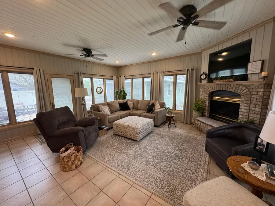 906 Willow Avenue, Marshall, MN 56258 - #3