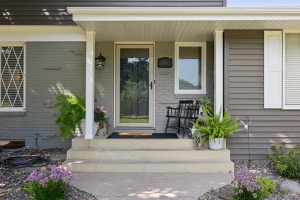 10 Western Terrace, Minneapolis, MN 55426