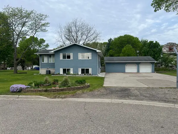 129 Nelson Street E, Litchfield, MN 55355