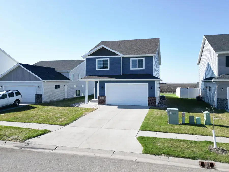 1221 46th Avenue S, Moorhead, MN 56560 - #2