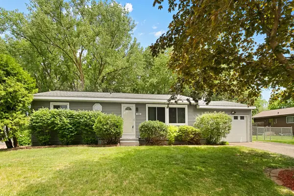 1953 Lakeaires Boulevard, Saint Paul, MN 55110