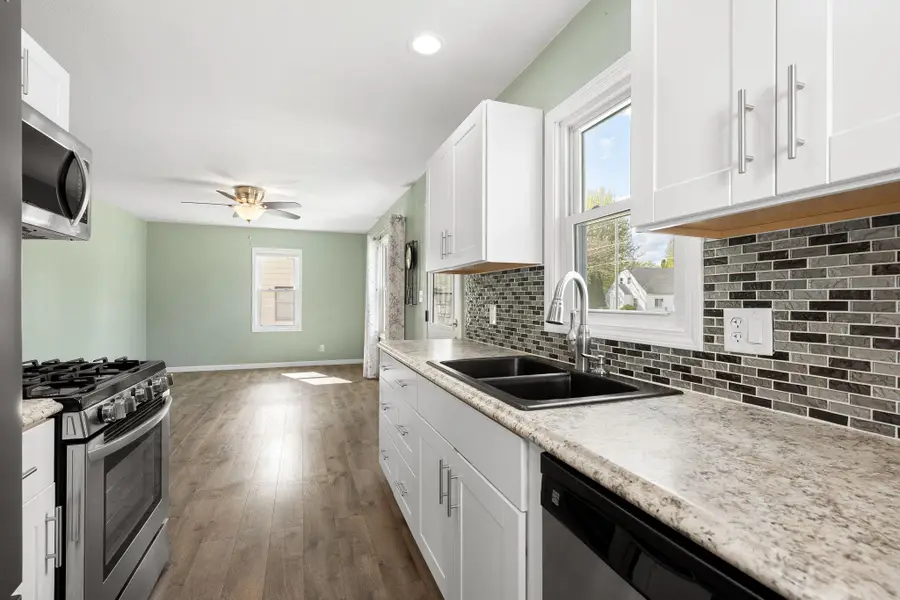2110 E Oakland Avenue, Austin, MN 55912 - #2