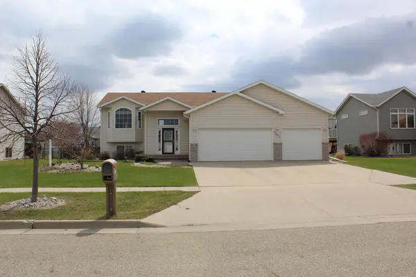 1611 Oakwood Drive, West Fargo, ND 58078