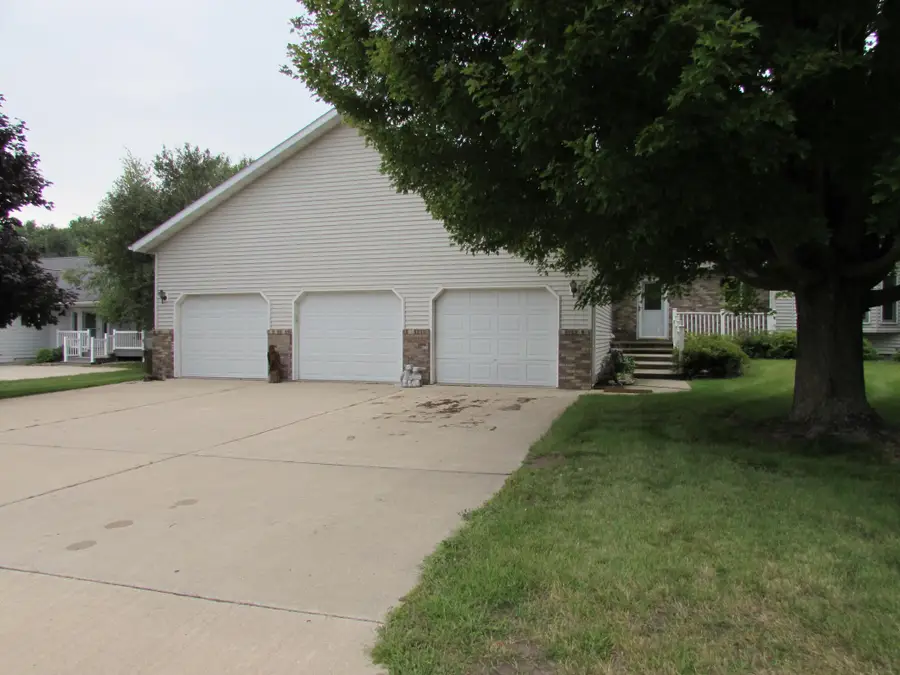 1600 S Prairie Avenue, Fairmont, MN 56031 - #2