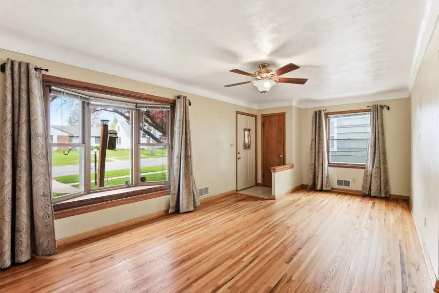 1562 Hoyt Avenue E, Saint Paul, MN 55106 - #3