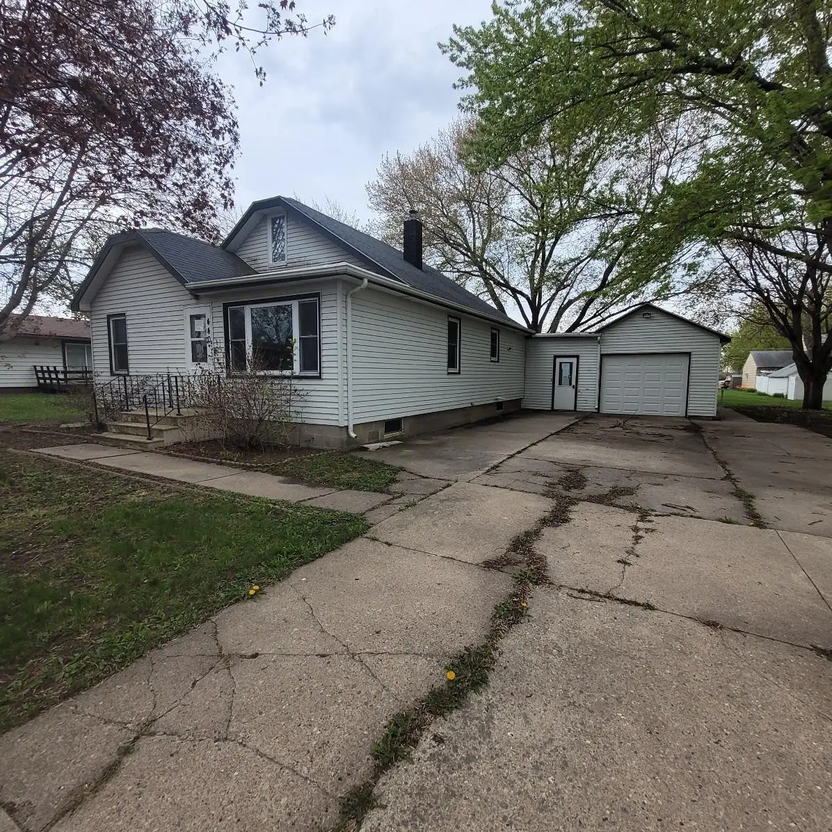 440 E Main Street, Madelia, MN 56062 - #1