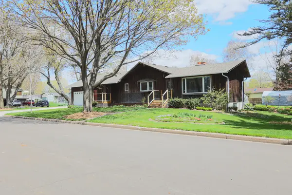 804 Valley View Drive, River Falls, WI 54022