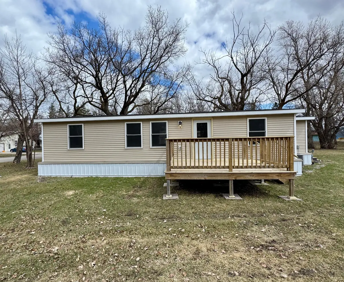 202 Washington Street Se, Warroad, MN 56763 - #1