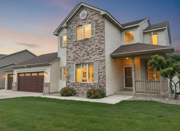 1013 Falcon Way, Jordan, MN 55352