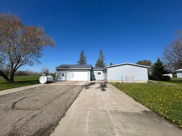 200 Prairie Avenue, Darfur, MN 56022